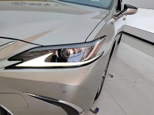 Lexus ES 2019