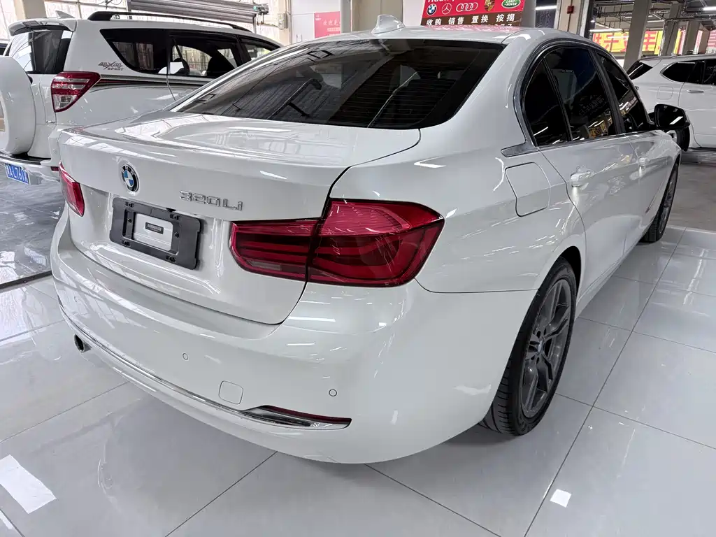 BMW 3 Series 2016 — фото 18