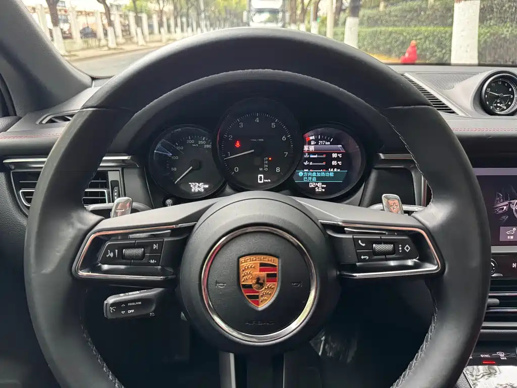 Porsche Macan 2023 — фото 10