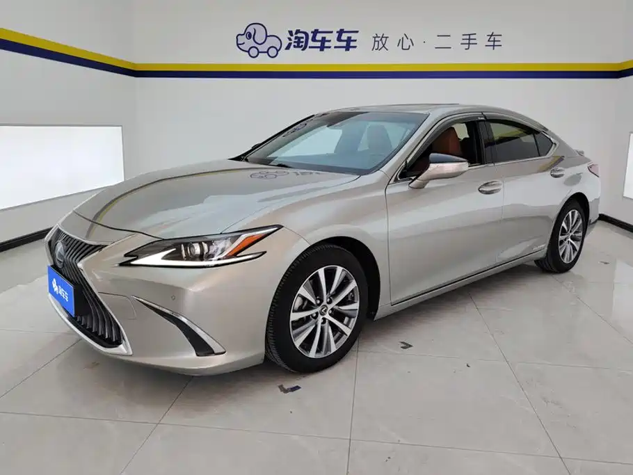 Lexus ES 2019 — фото 1