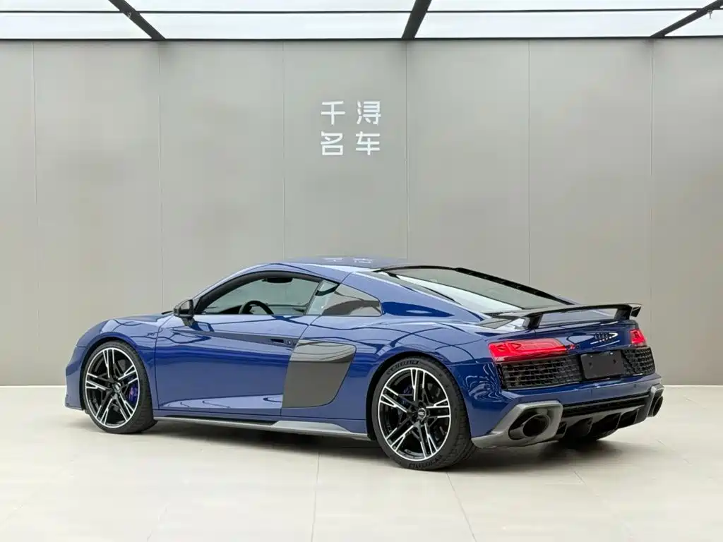 Audi R8 2023 — фото 14