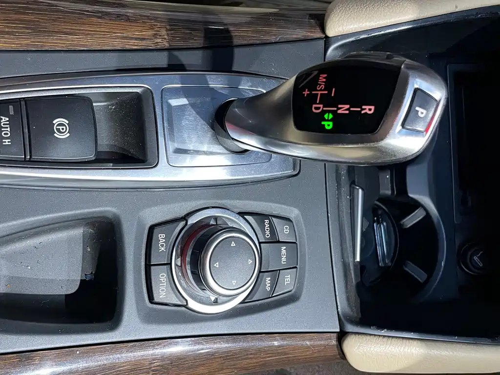 BMW X6 2011 — фото 10