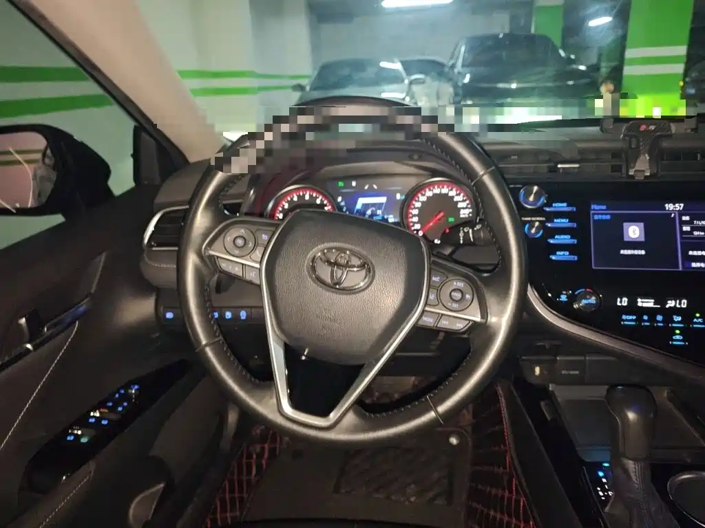 Toyota Camry 2018 — фото 3