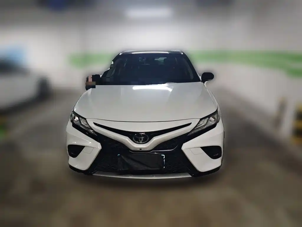 Toyota Camry 2018 — фото 23