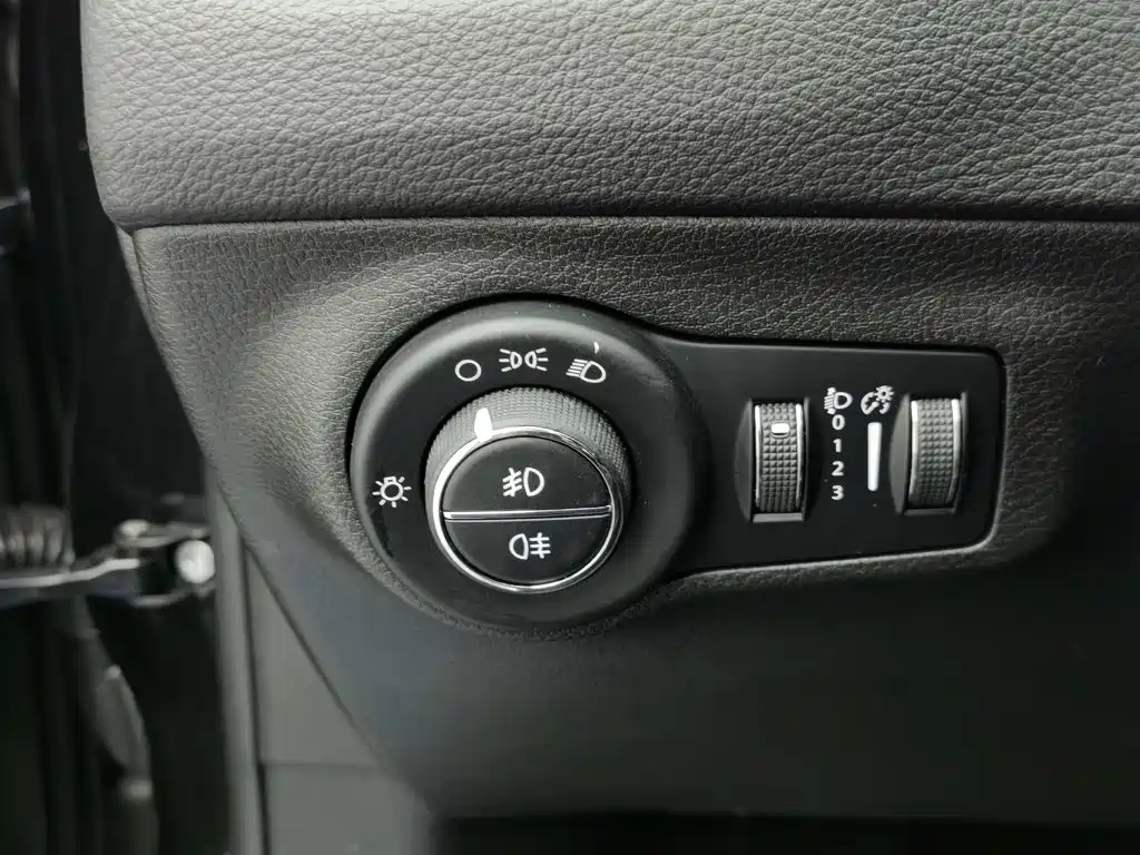 Jeep Compass 2018 — фото 21