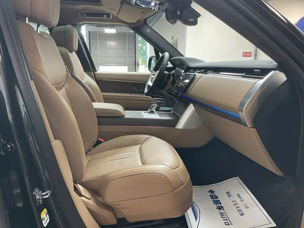 Land Rover Range Rover 2025 — фото 18