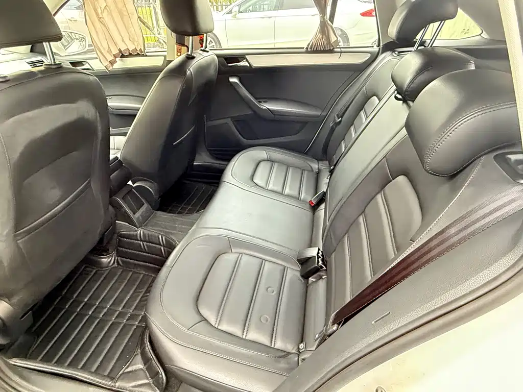 Skoda Rapid Spaceback 2014 — фото 7