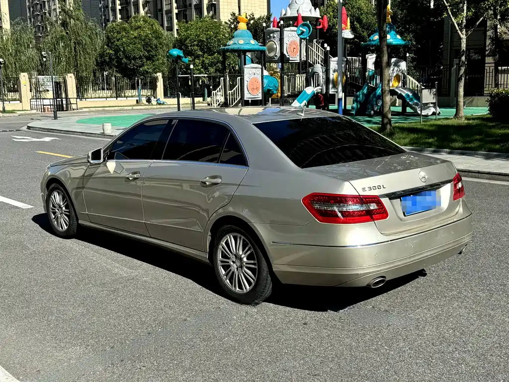 Mercedes-Benz E-Class 2012