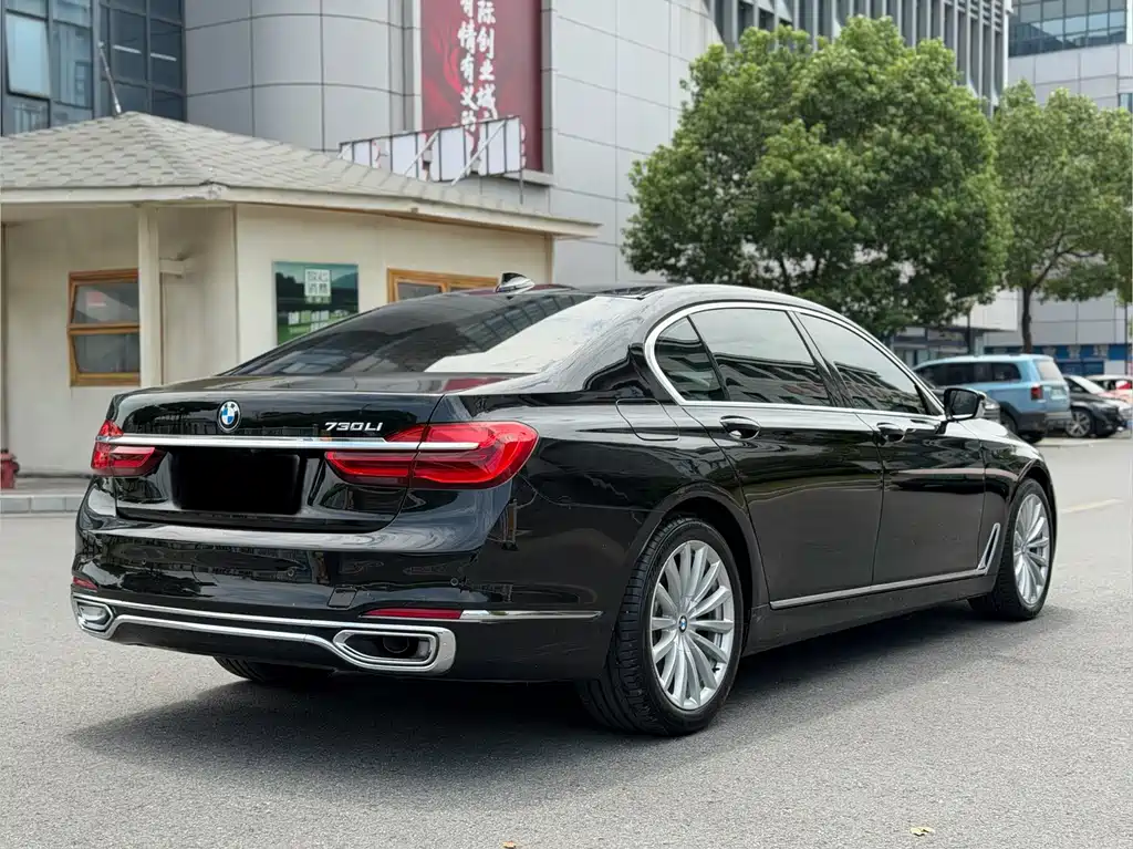 BMW 7 Series 2018 — фото 16