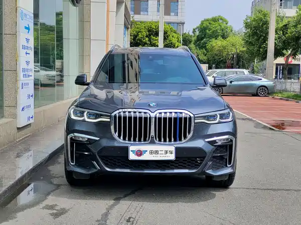 BMW X7 2021