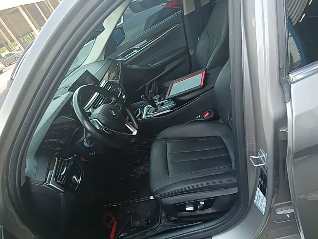 BMW 5 Series 2018 — фото 15
