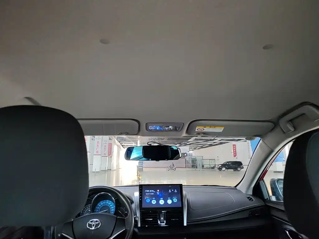 Toyota Yaris L 2016 — фото 18