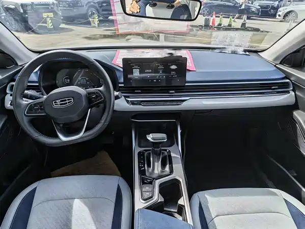 Geely Emgrand 2021