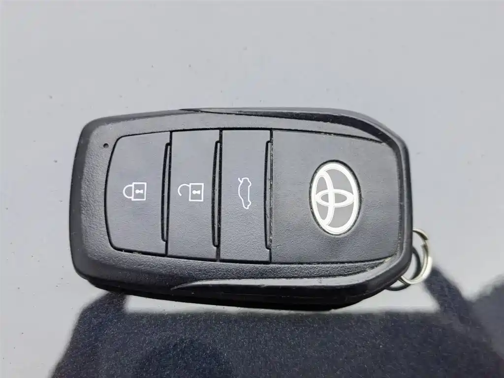 Toyota Camry 2025 — фото 19
