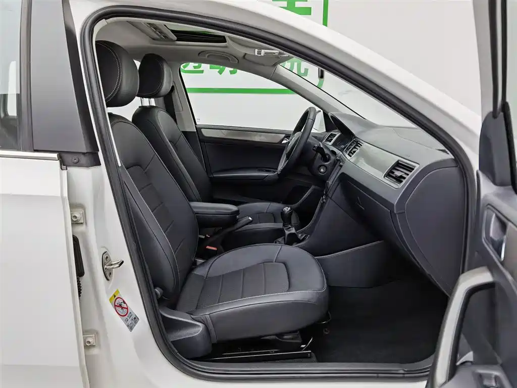 Skoda Rapid Spaceback 2016 — фото 23