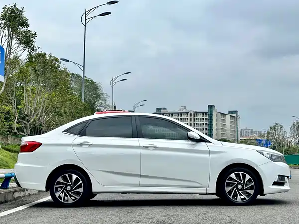 Changan Yuexiang V7 2015