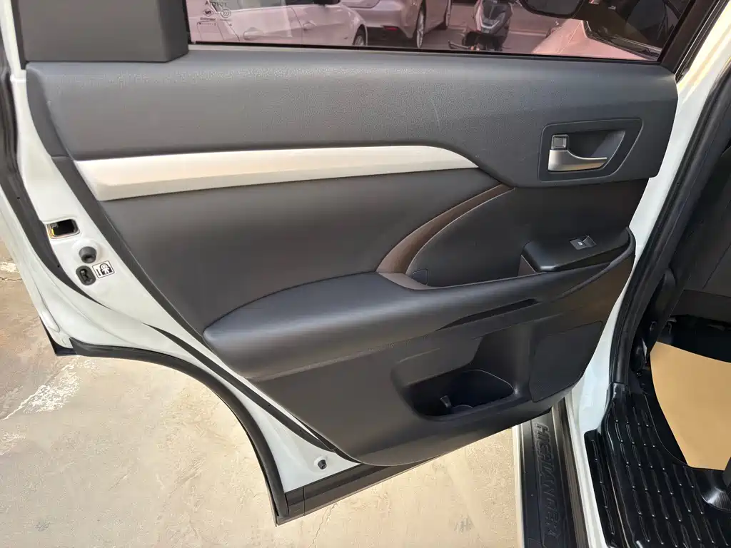 Toyota Highlander 2020 — фото 12
