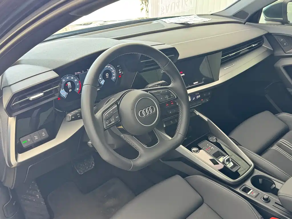 Audi A3 2023 — фото 17