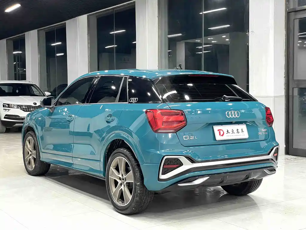 Audi Q2L 2022 — фото 4
