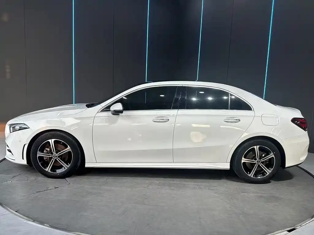 Mercedes-Benz A-Class 2022 — фото 4