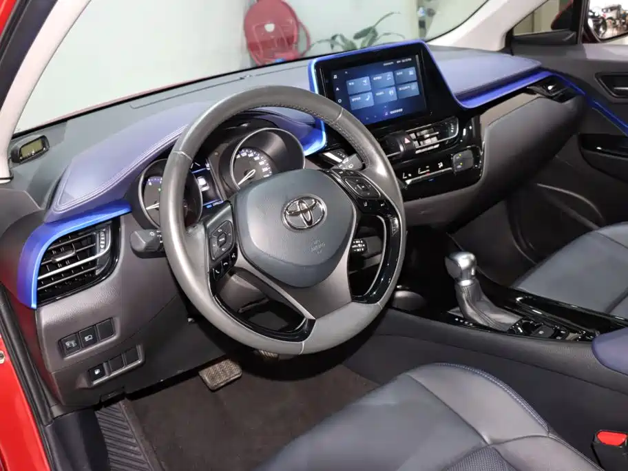 Toyota C-HR 2021 — фото 10