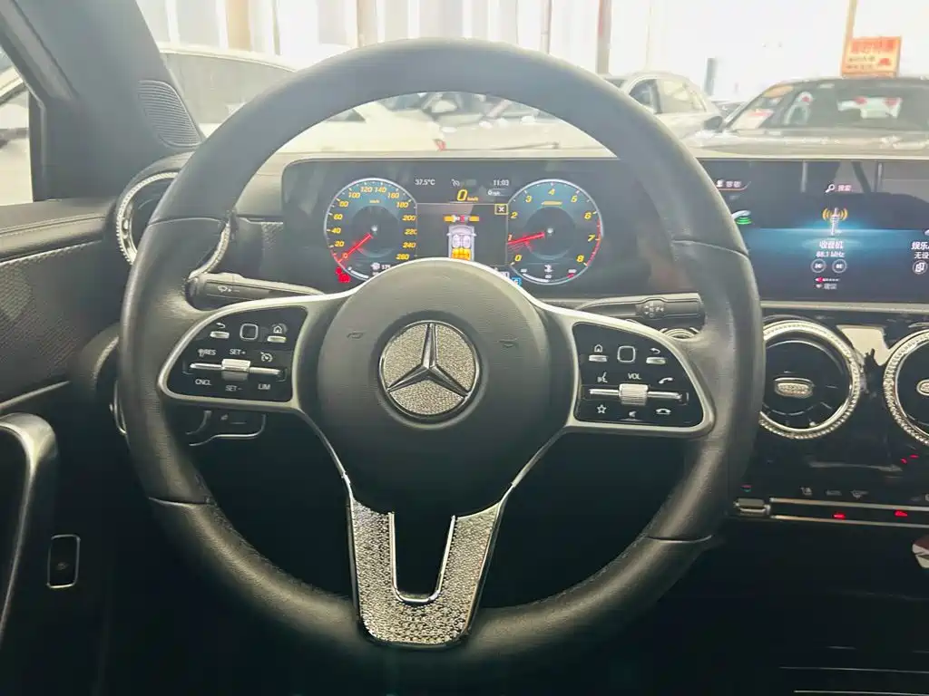 Mercedes-Benz A-Class 2021 — фото 15