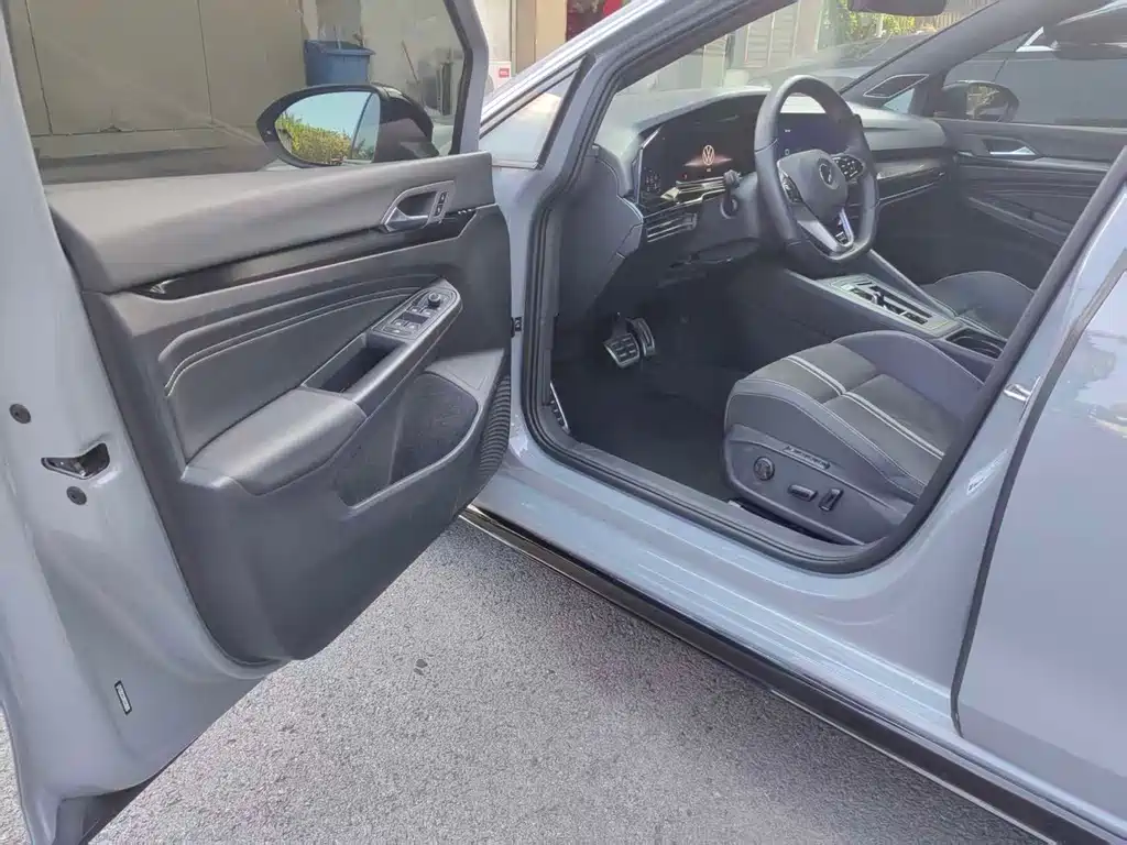 Volkswagen Golf 2023
