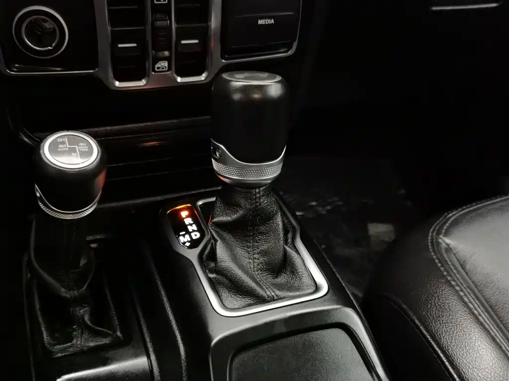 Jeep Wrangler 2024 — фото 13