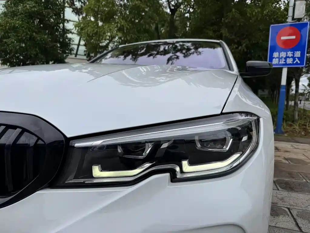BMW 3 Series 2021 — фото 24