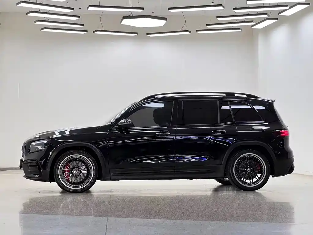 Mercedes-Benz GLB AMG 2024 — фото 4