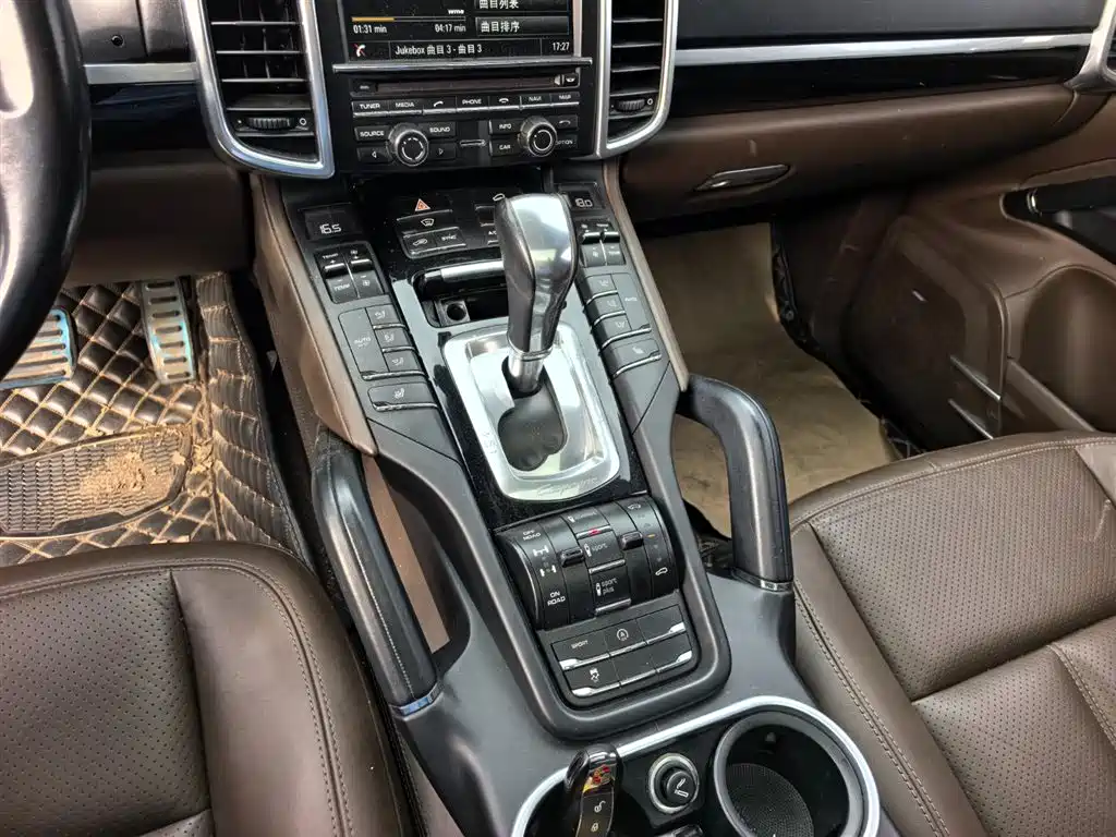 Porsche Cayenne 2016 — фото 17