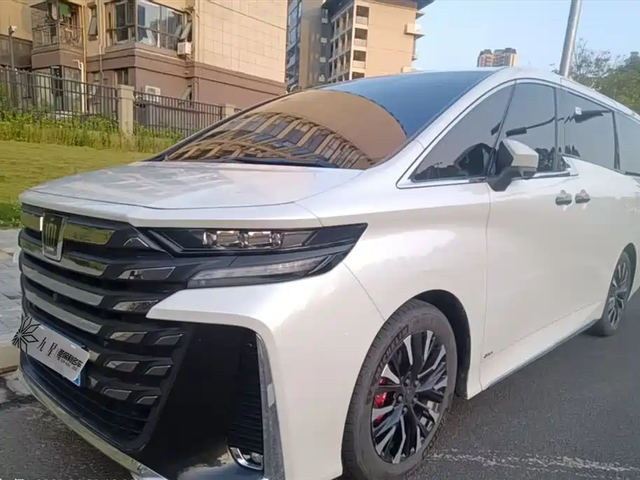 Toyota Vellfire 2025 — фото 1