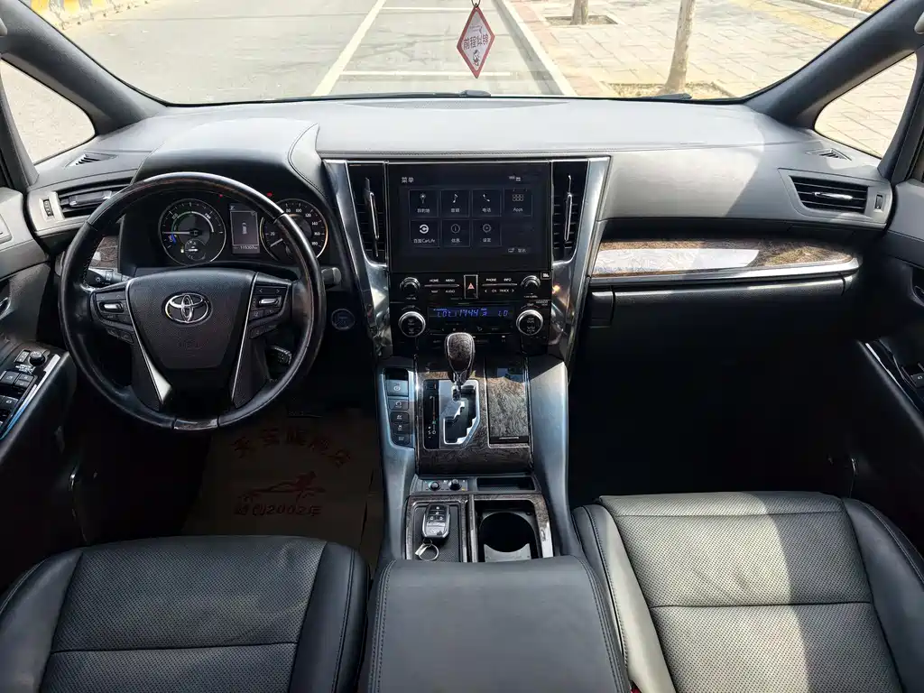 Toyota Alphard 2021 — фото 23
