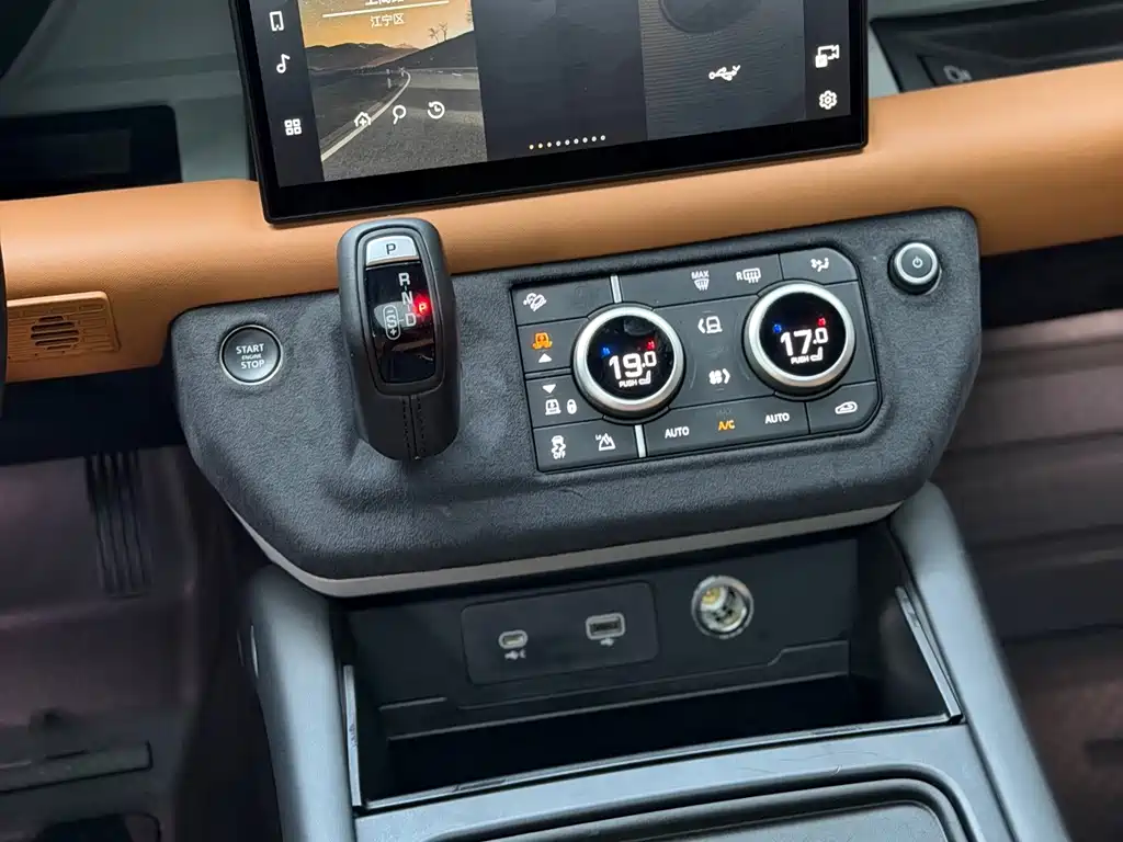 Land Rover Defender 2023 — фото 14