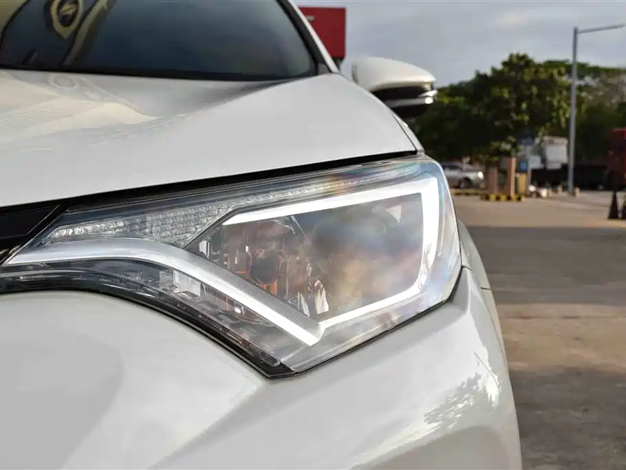Toyota RAV4 2019 — фото 18