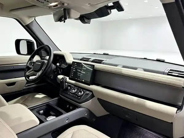 Land Rover Defender 2022