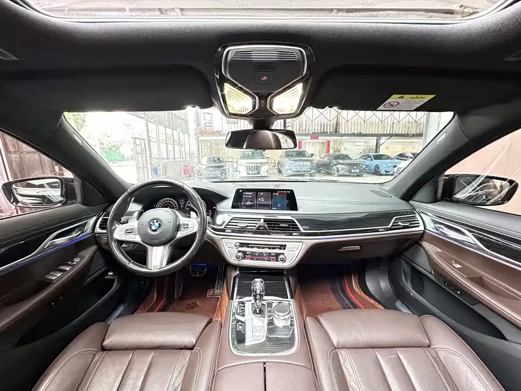 BMW 7 Series 2019 — фото 13