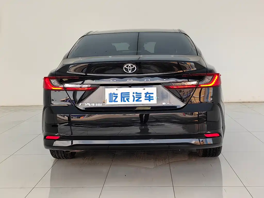 Toyota Camry 2025 — фото 5