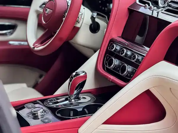 Bentley Bentayga 2024