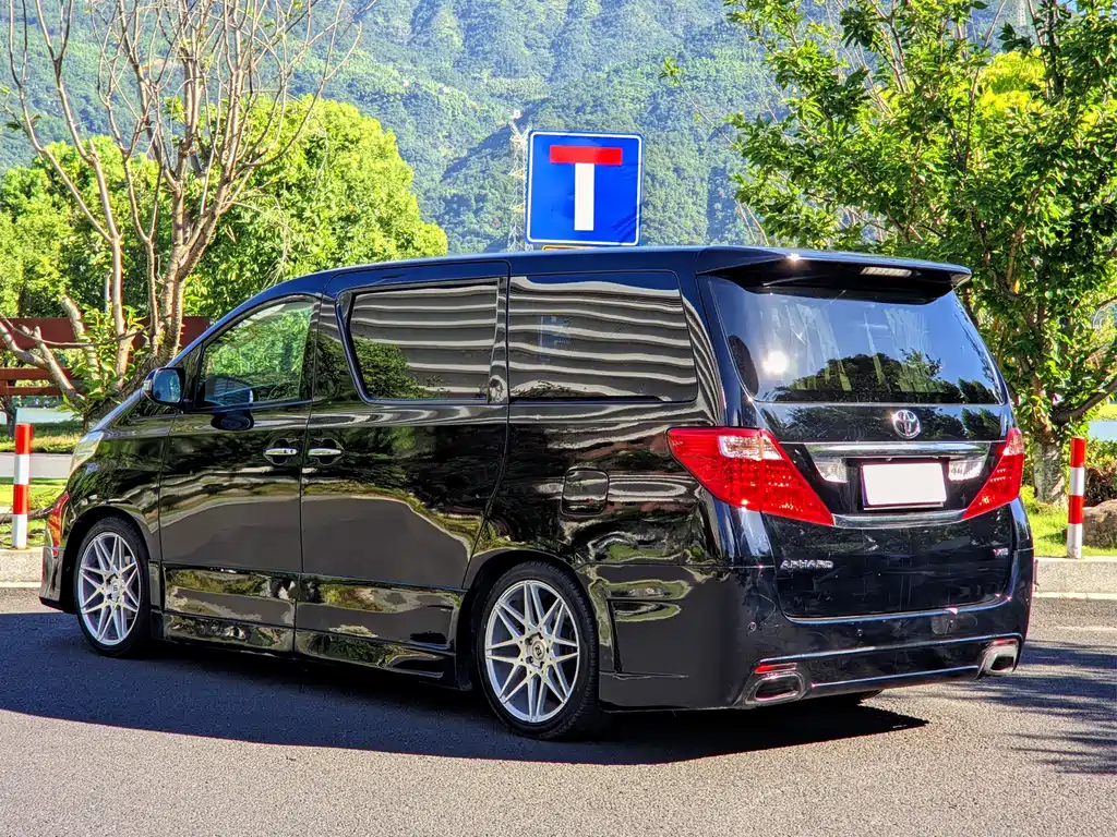 Toyota Alphard 2011 — фото 13