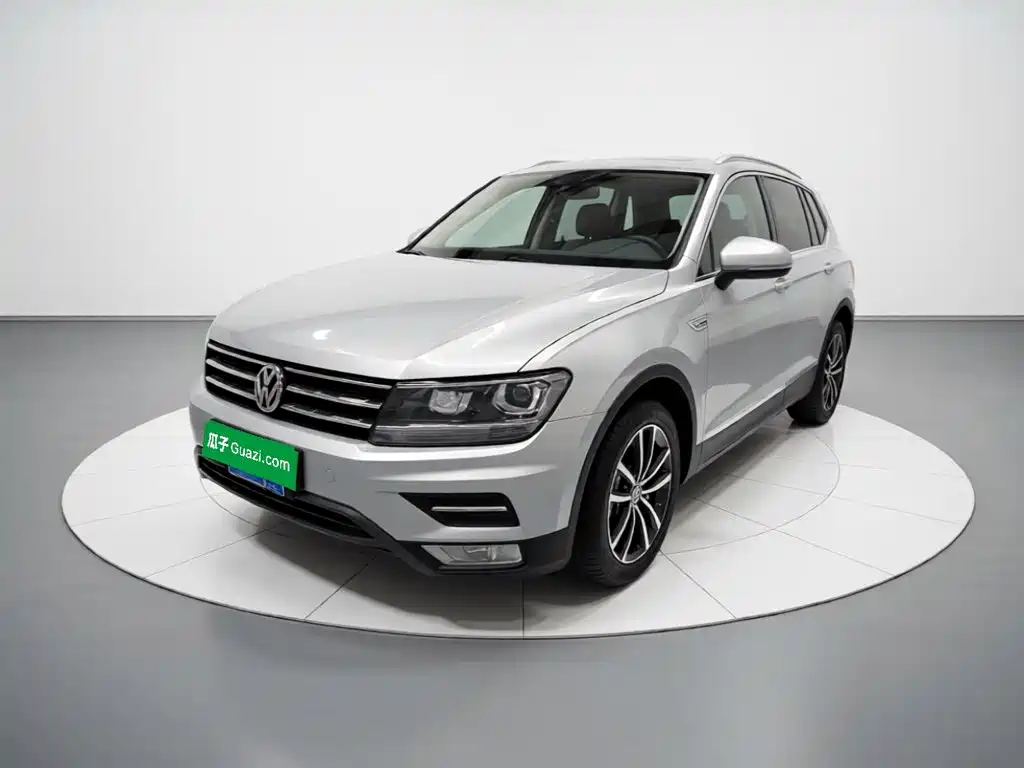 Volkswagen Tiguan L 2018 — фото 1