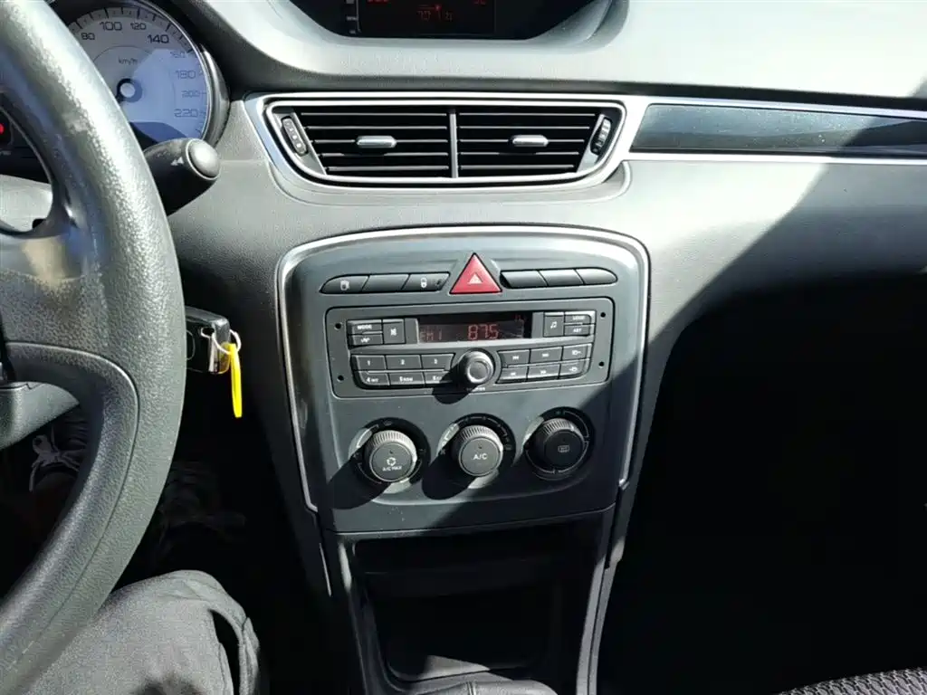 Peugeot 308 2016 — фото 13