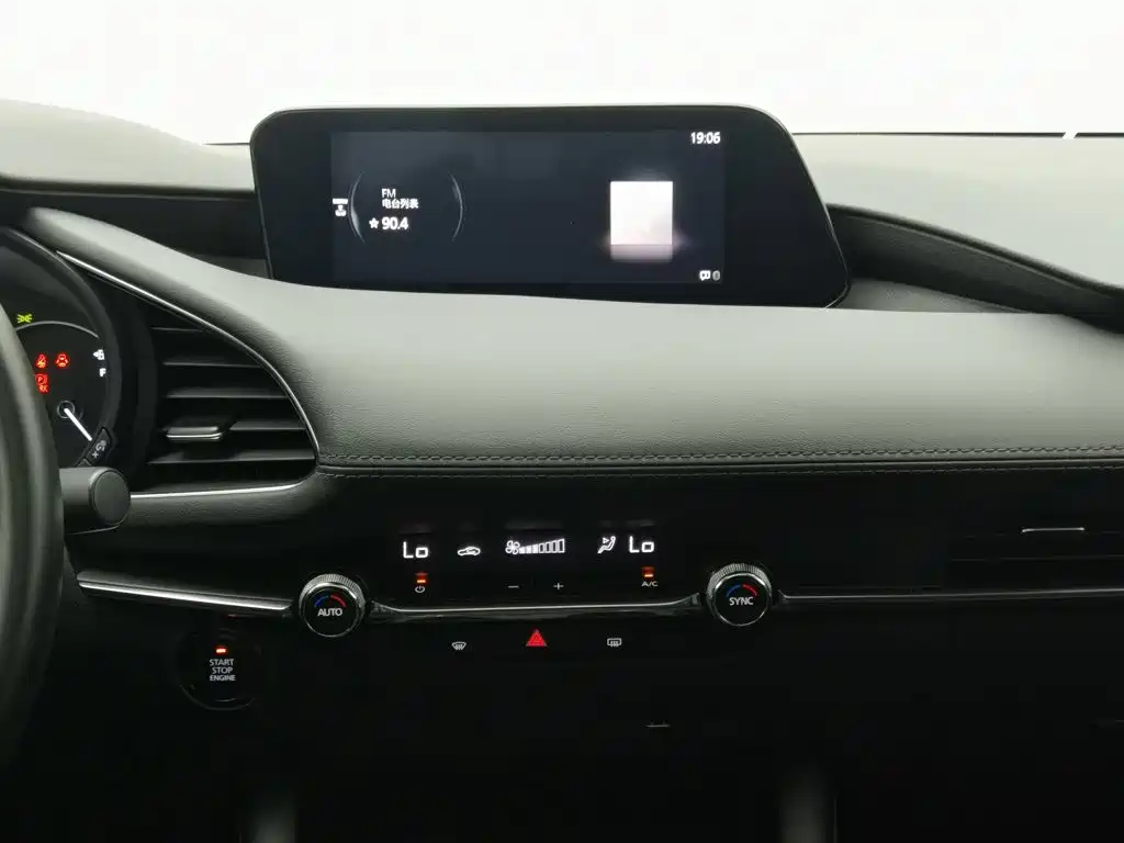Mazda 3 Axela 2021 — фото 12