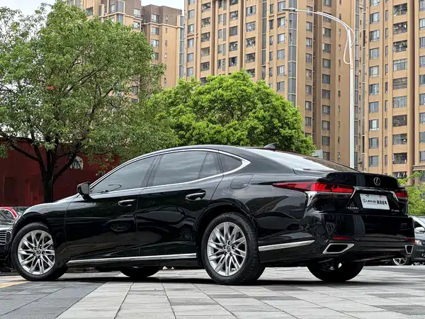 Lexus LS 2019