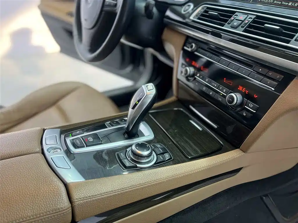 BMW 7 Series 2013 — фото 16