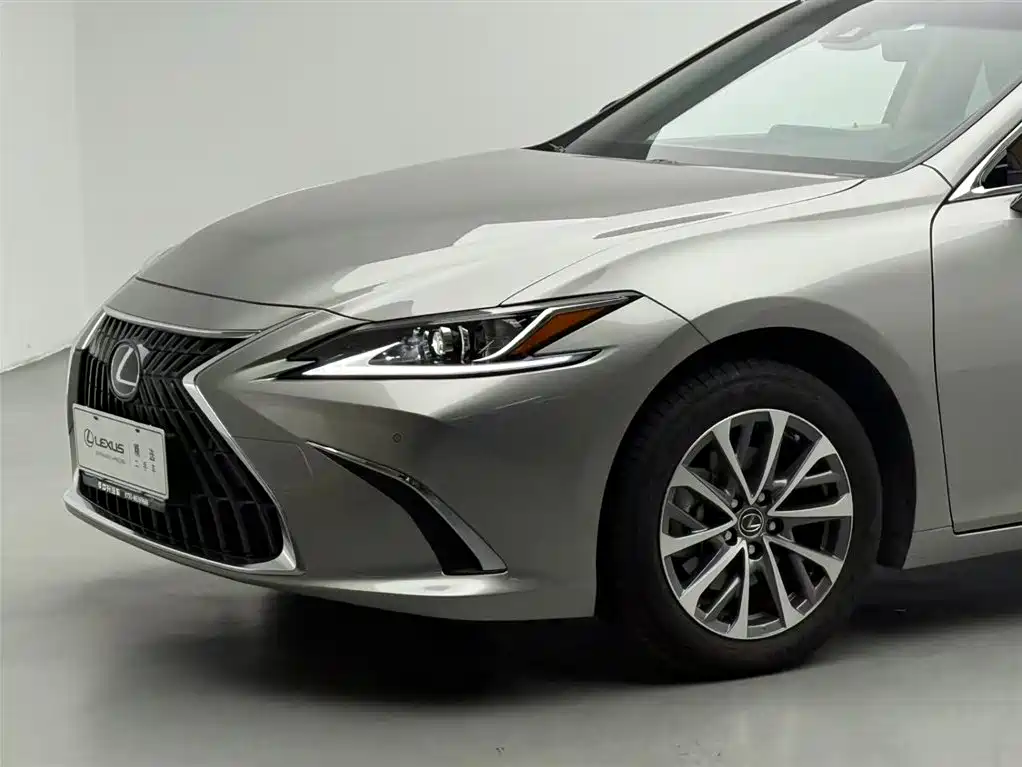 Lexus ES 2023 — фото 15