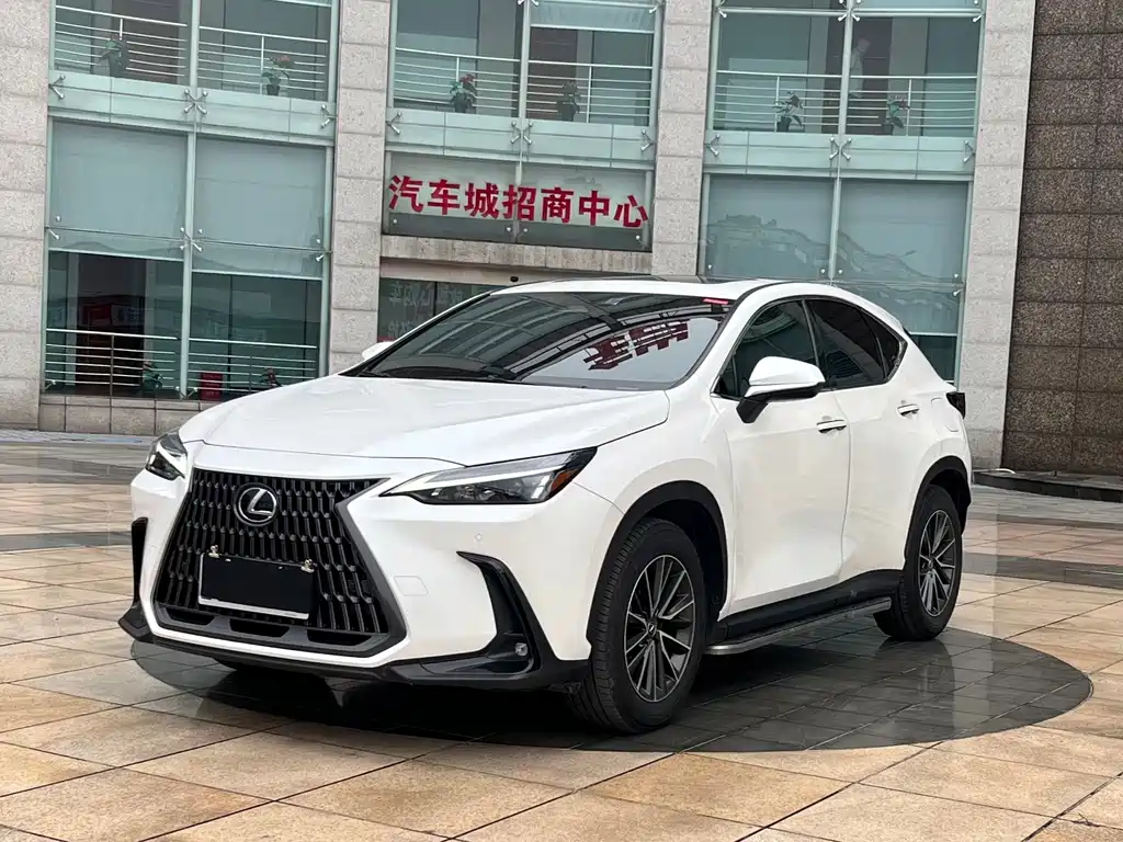 Lexus NX 2023