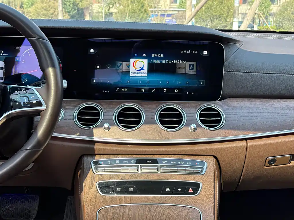 Mercedes-Benz E-Class 2022 — фото 12
