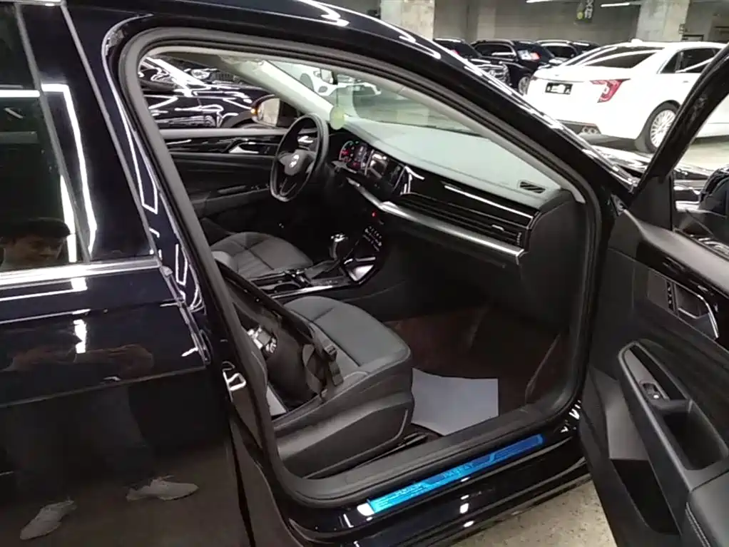 Volkswagen Passat PHEV 2022 — фото 25