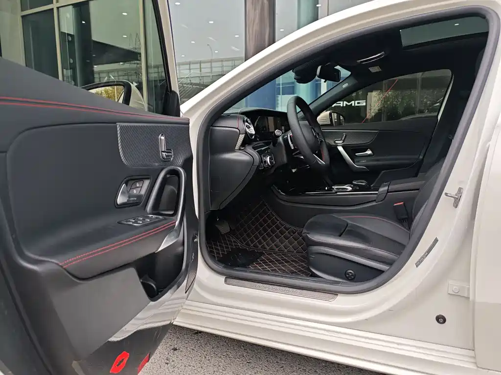 Mercedes-Benz A-Class 2024 — фото 4